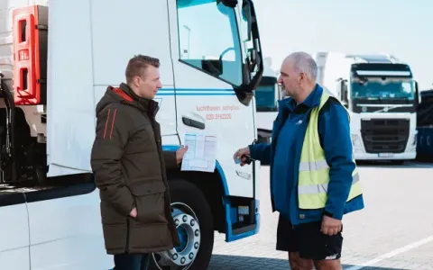 Fahrer meldet Schaden über die Bumper App.