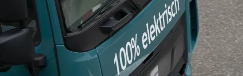 blauer E-LKW - 100% elektrisch