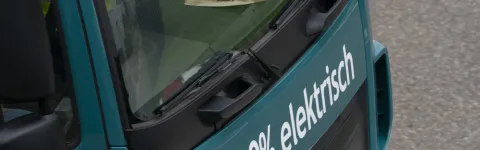 blauer E-LKW - 100% elektrisch