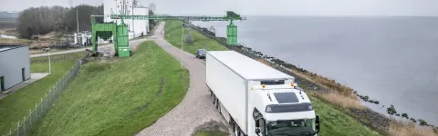 LKW auf dem Gelände